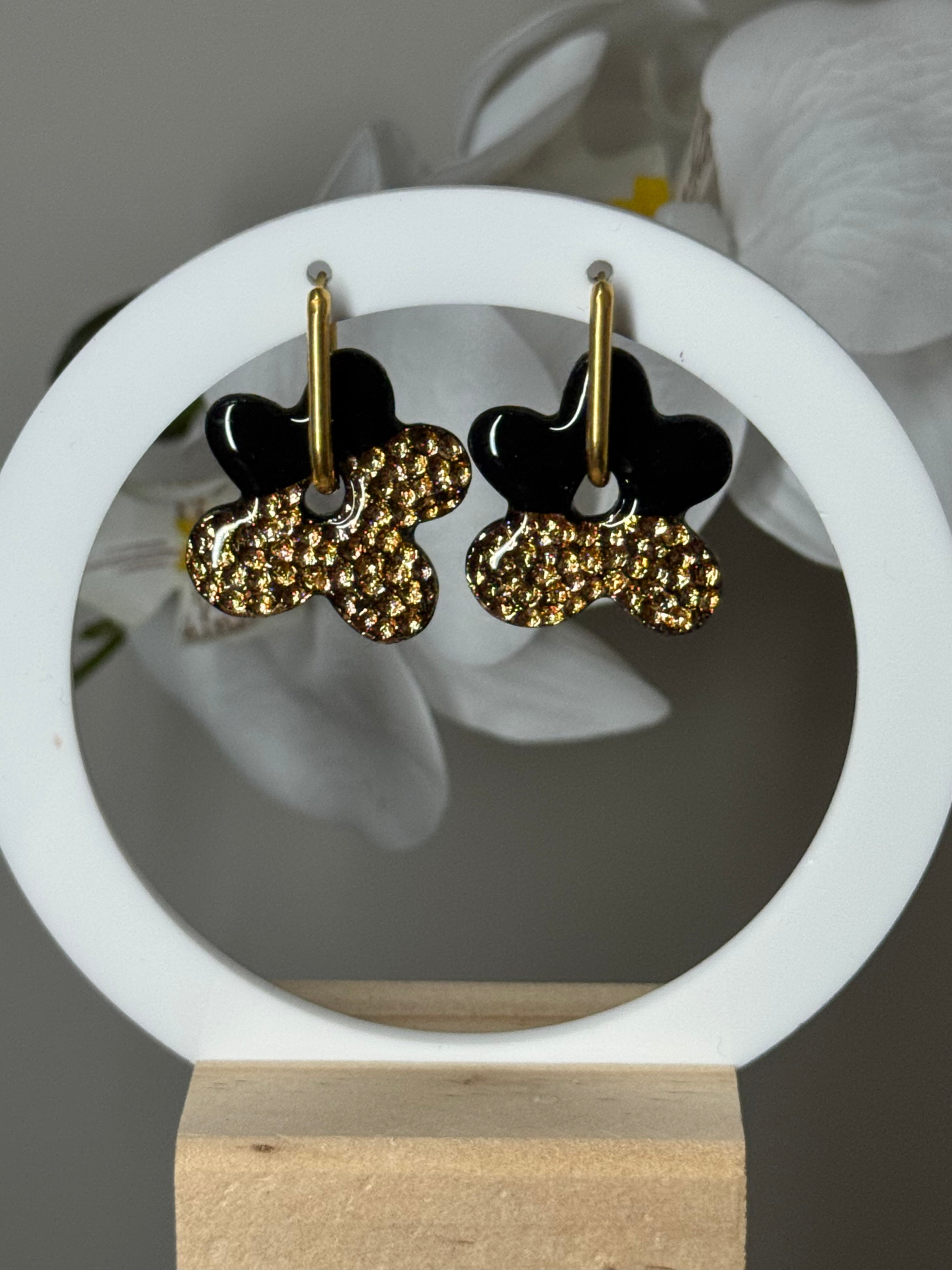 Pétunia noire martelée dorée