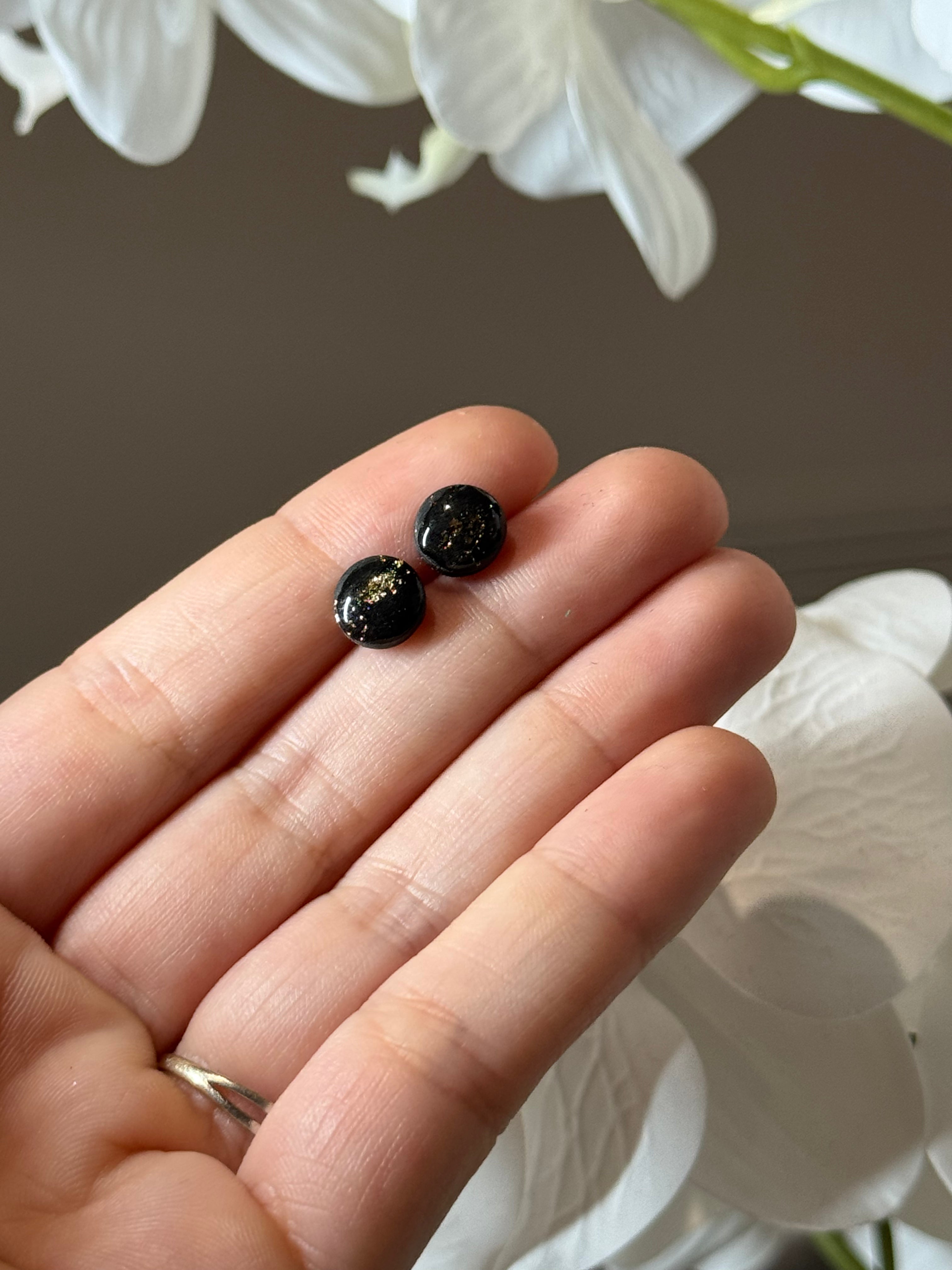 Mini puce noire et dorée