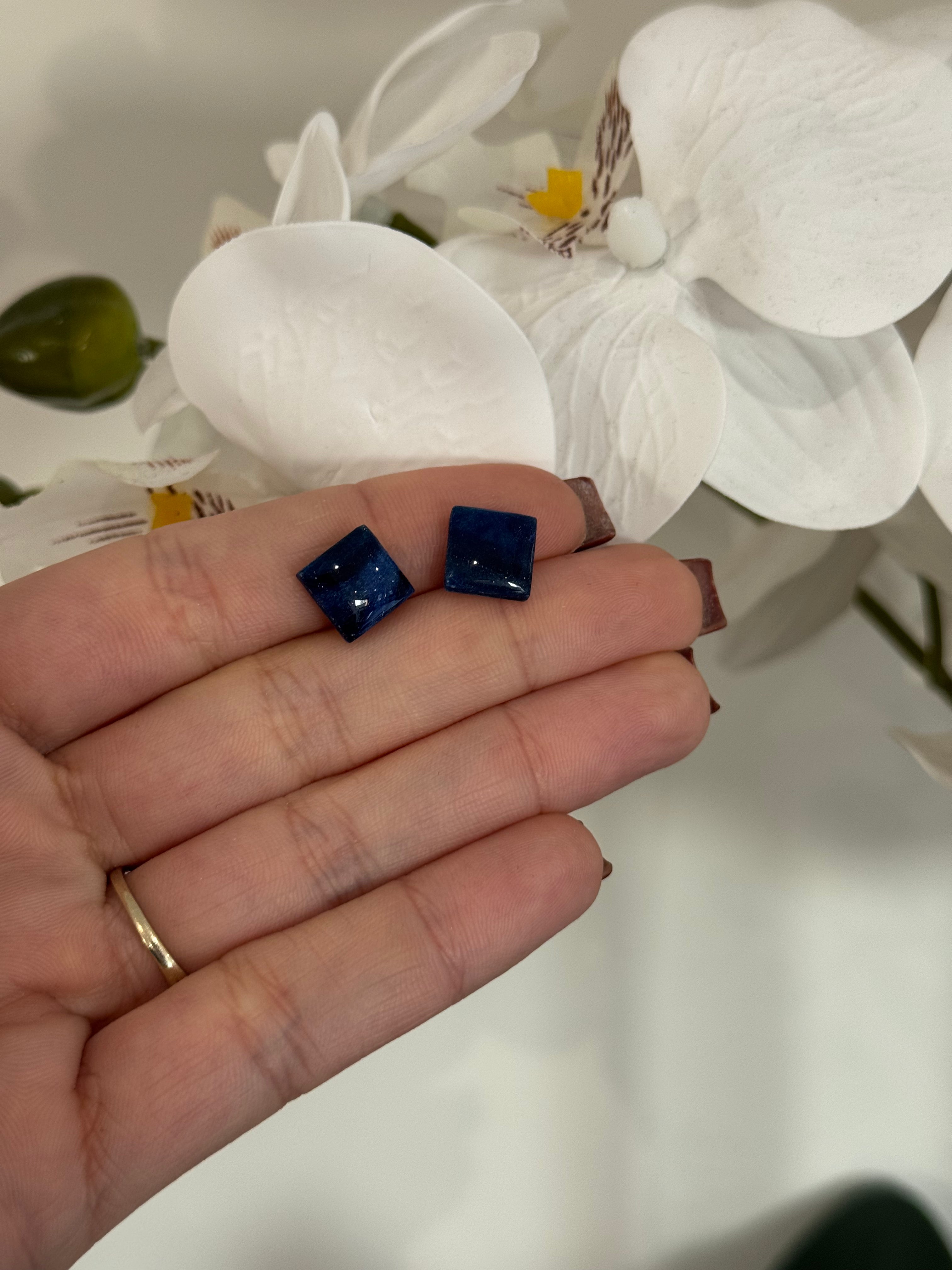 Puce carrée bleu saphir