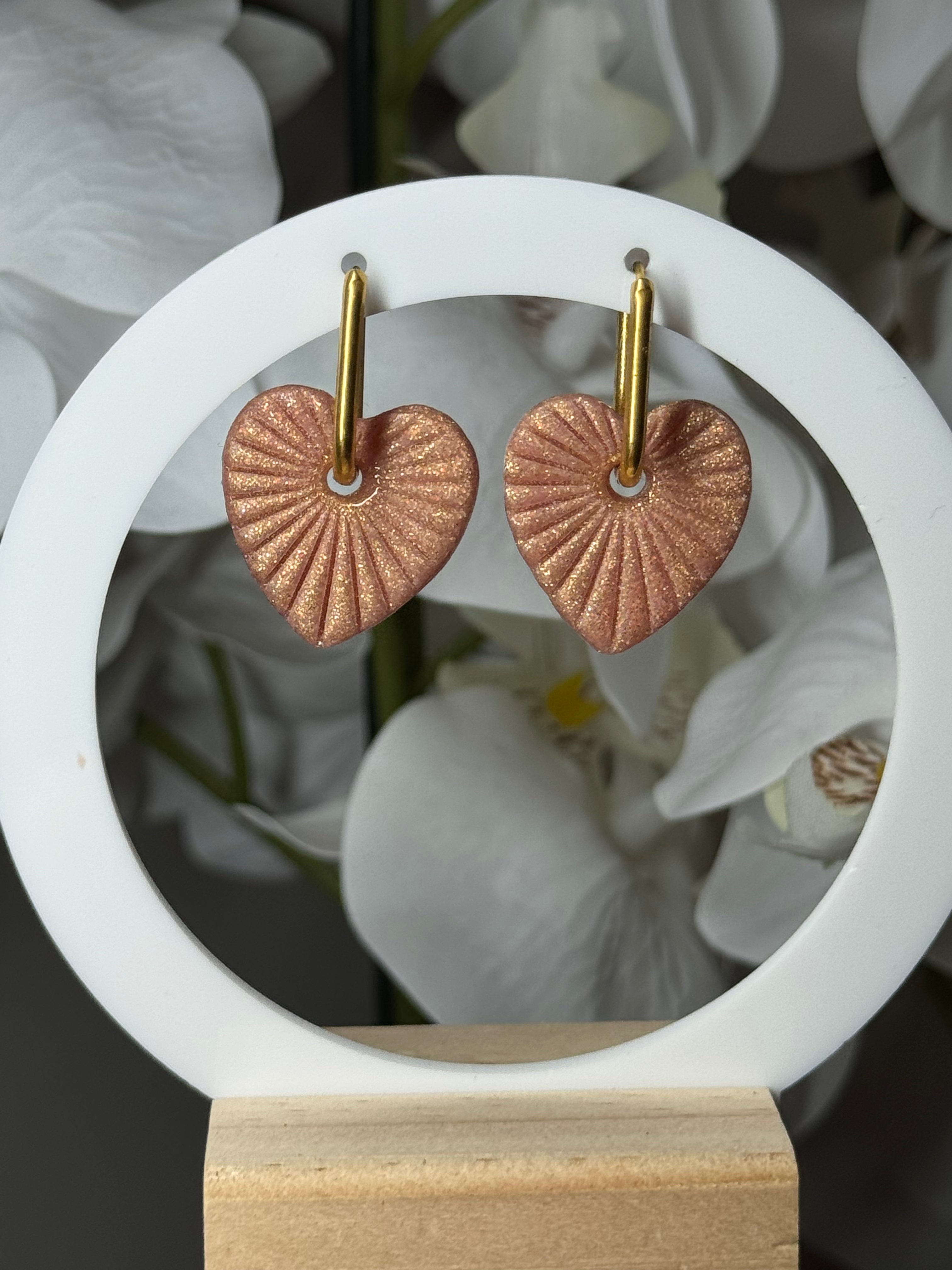 Gros coeur doré rayé