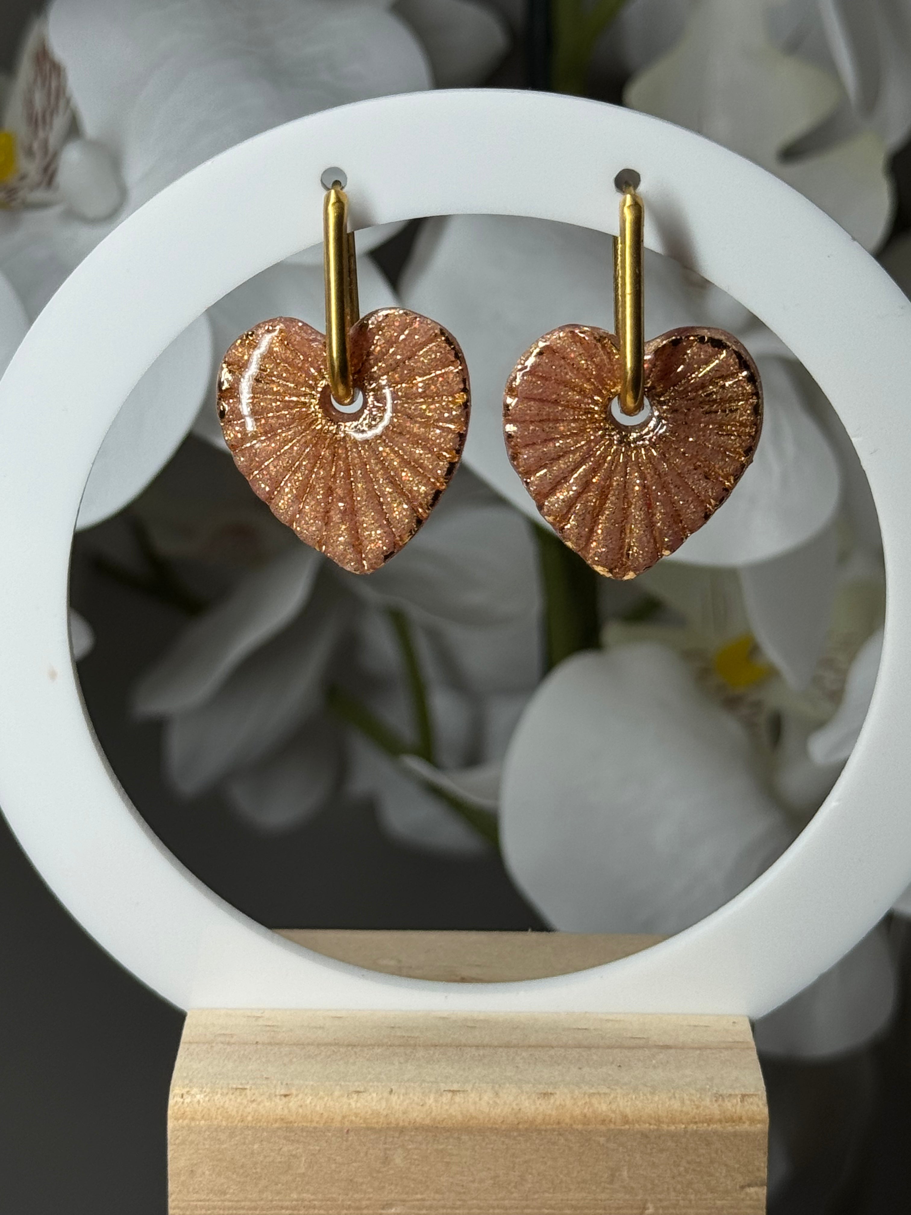 Gros coeur rayé doré