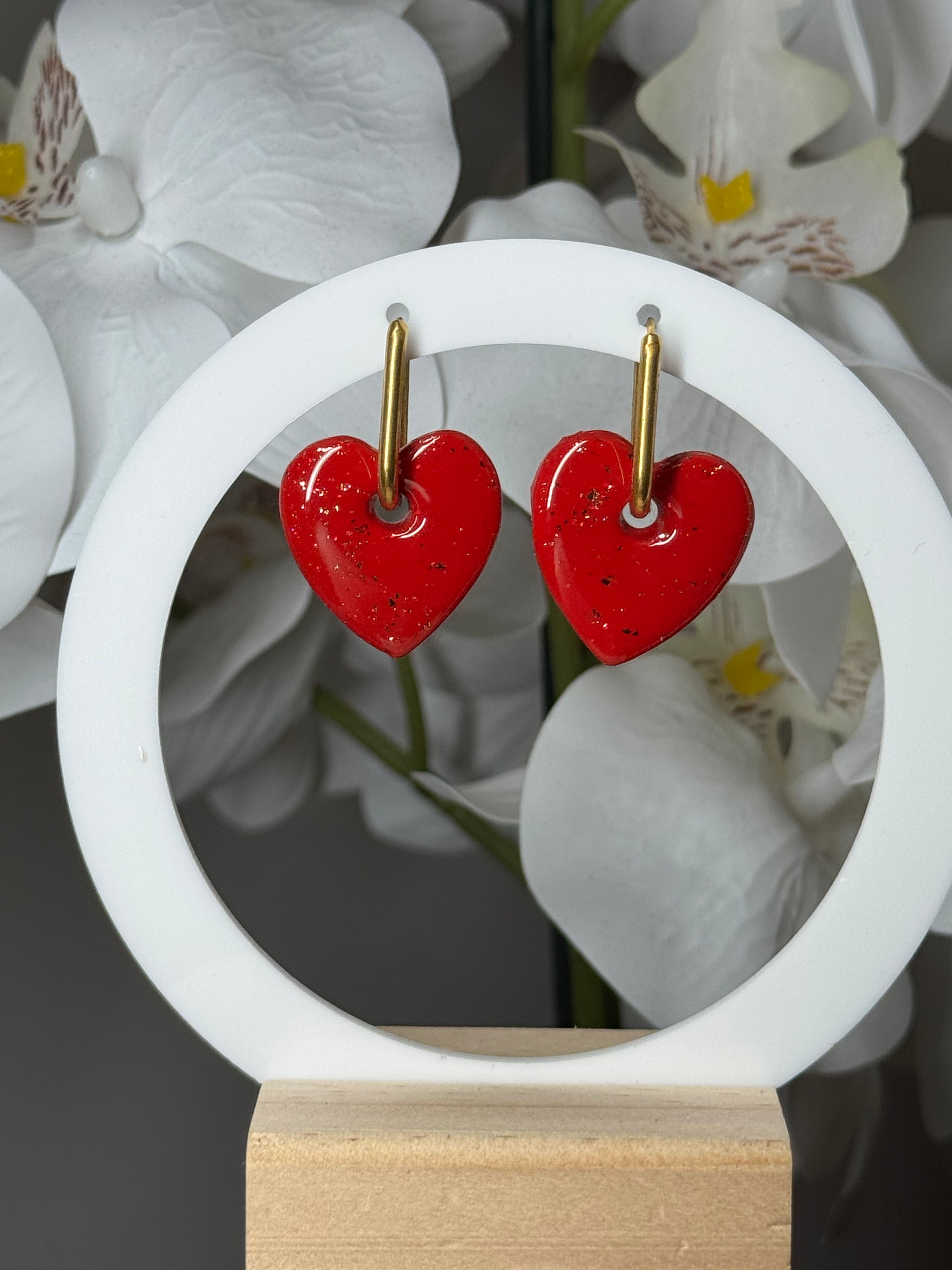 Gros coeur rouge léger doré