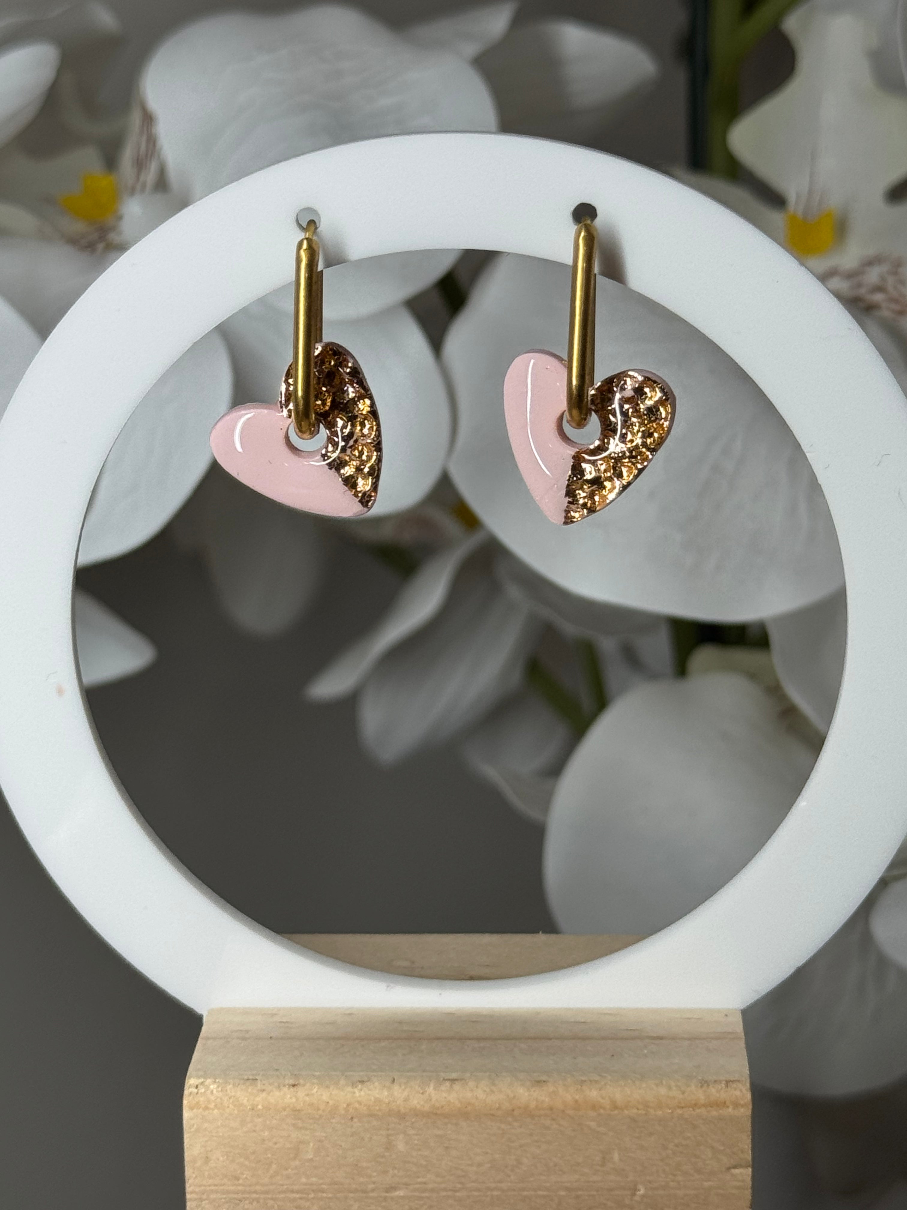 Petit coeur rose clair martelé doré