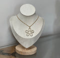 Collier fleur résine blanc nacré
