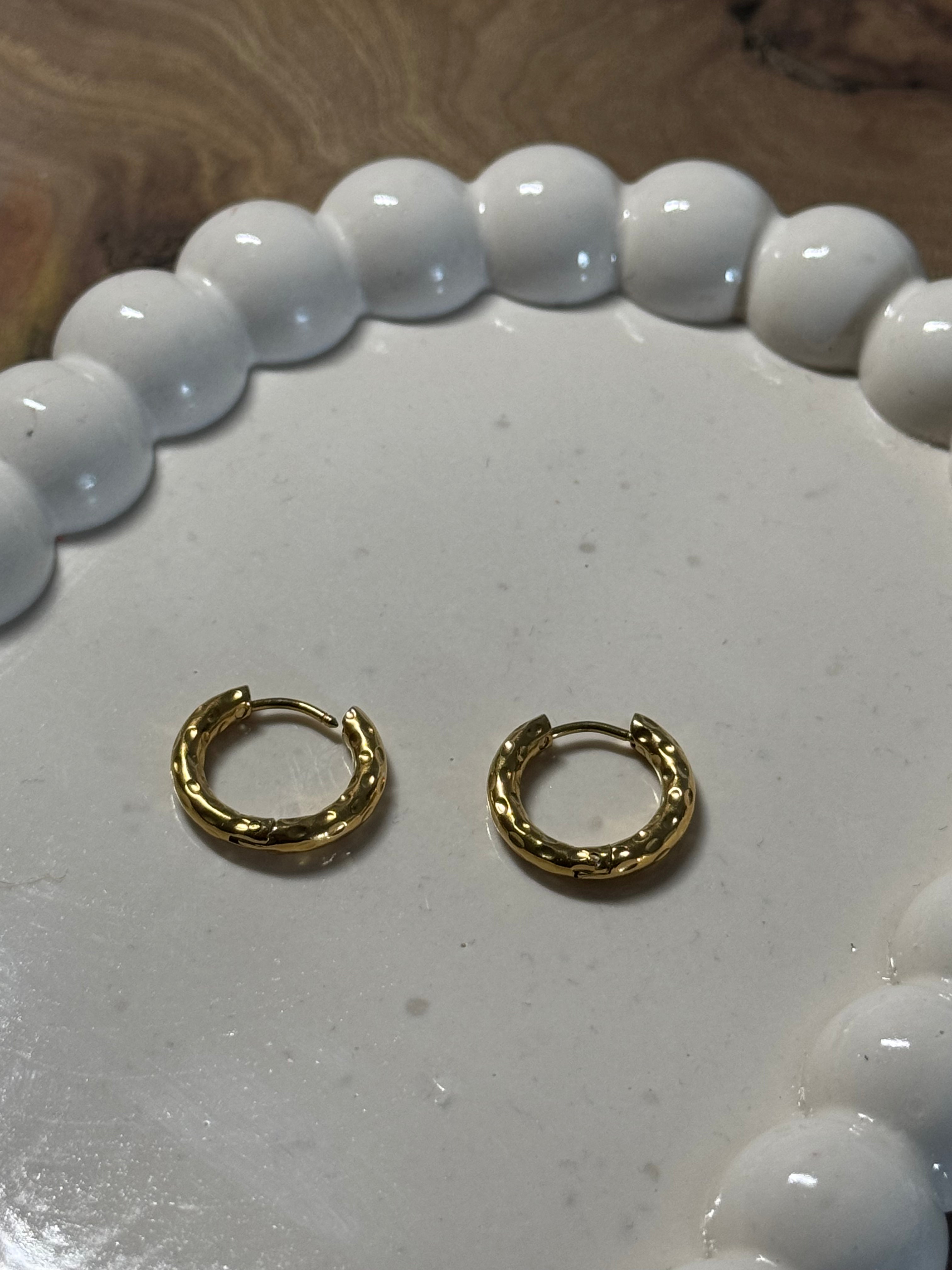 Créoles dorées à motifs