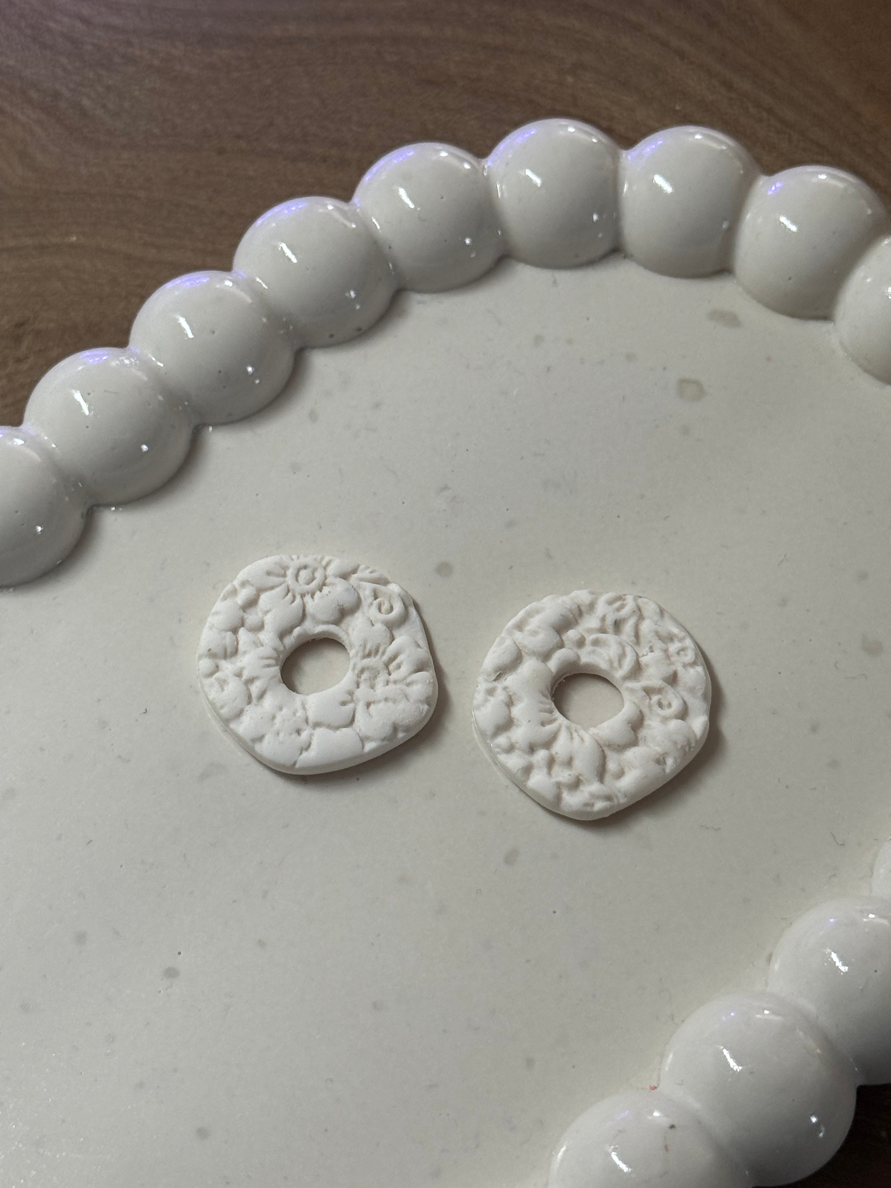 Alma blanche relief