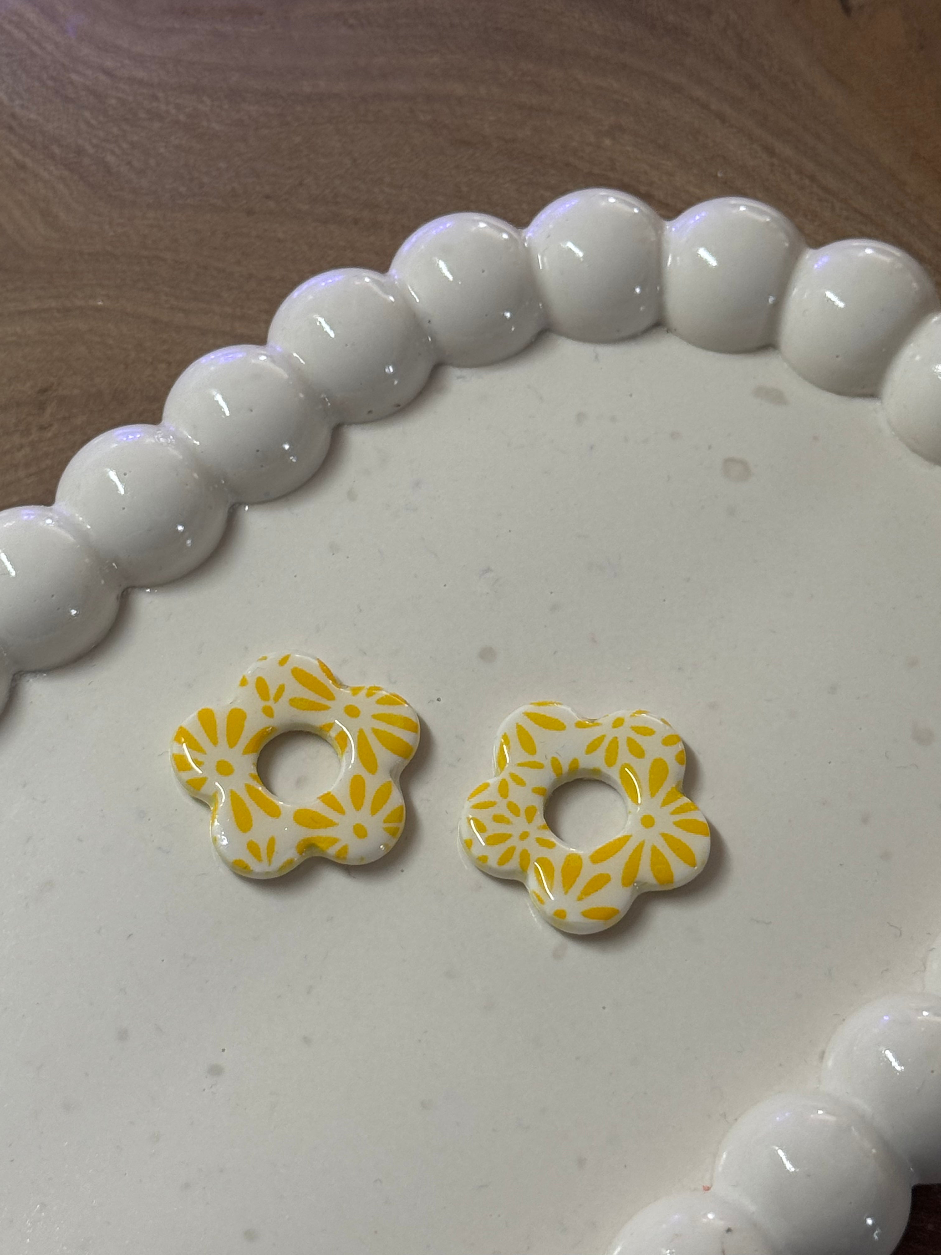 Flora blanche motifs jaune