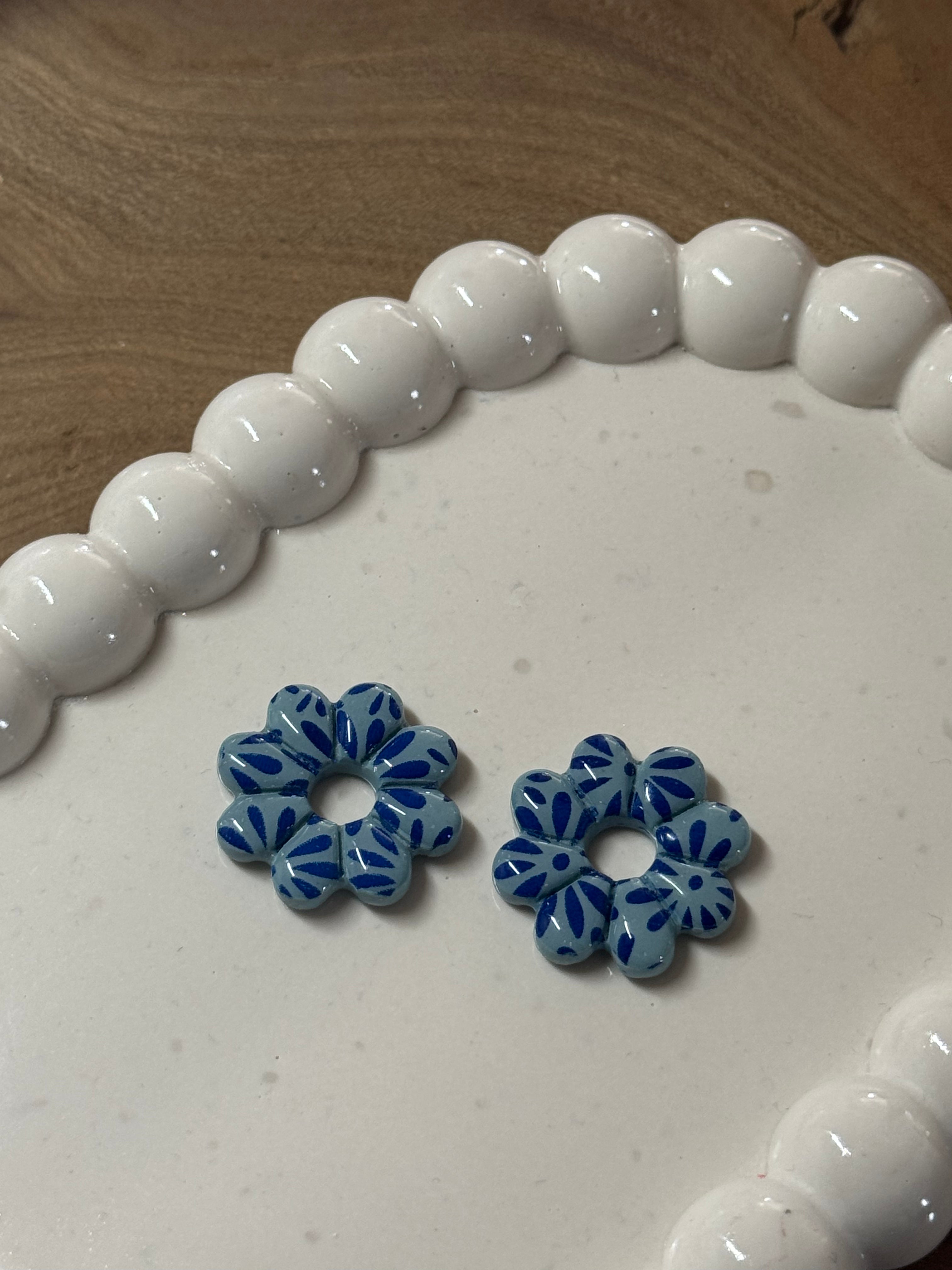 Marguerite motifs bleus
