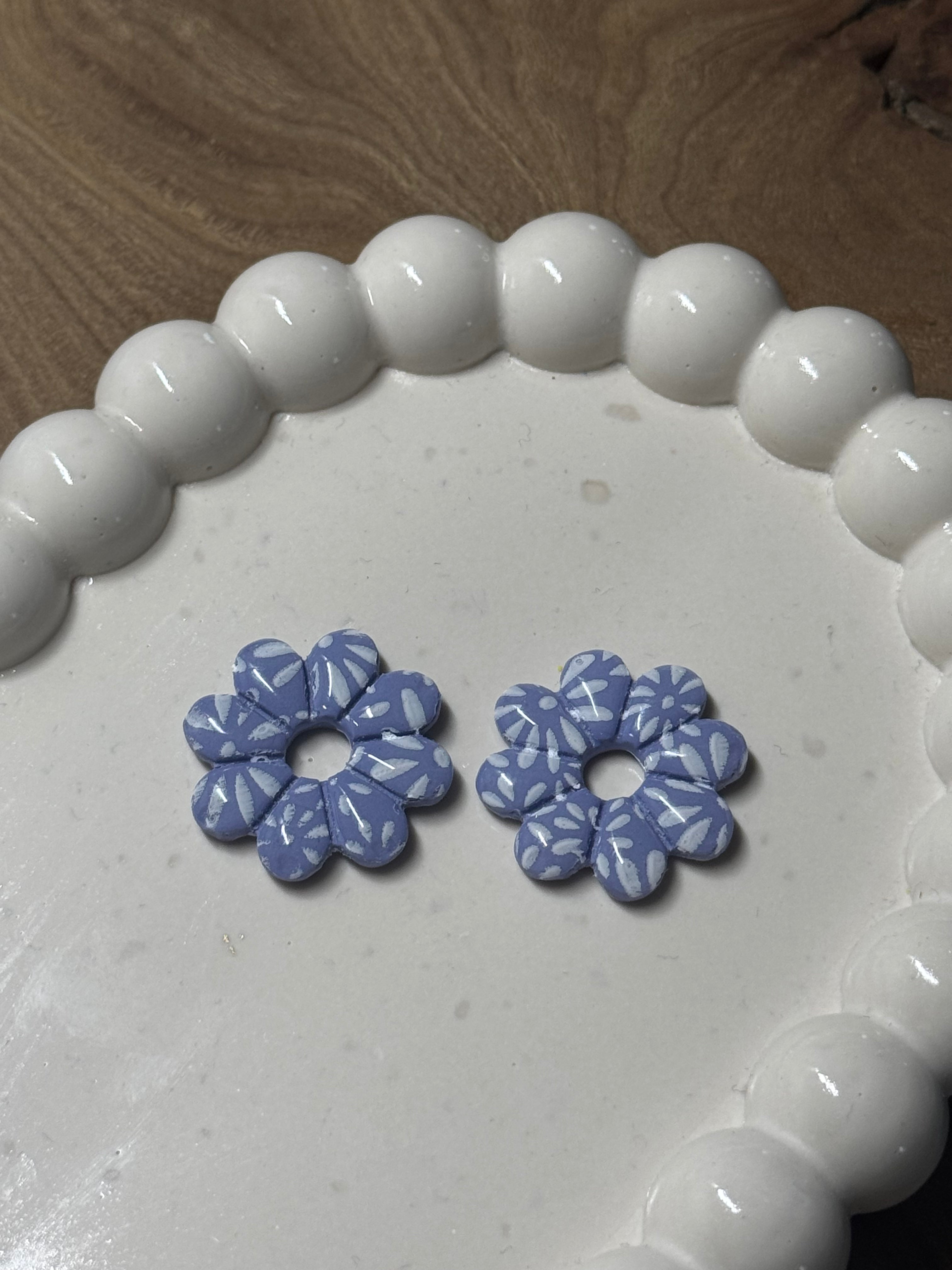 Marguerite mauve motif blanc